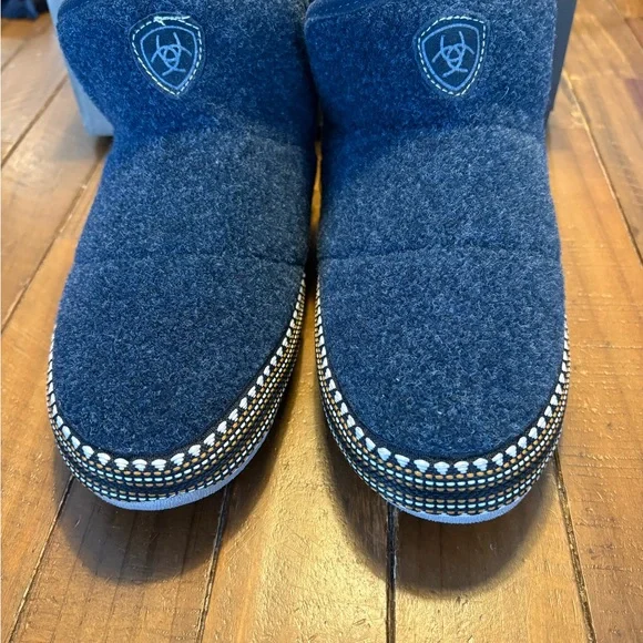 Ariat blue slippers bootie slipper small 6.5-7 new with box! - Picture 5 of 7